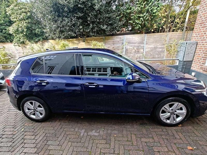 Blauw Gebruikt 2020 VW Golf VIII Style Hatchback | € 17.250 (Super prijs) - Afbeelding 1/4