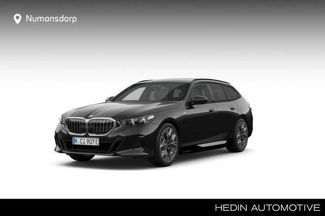 Zwart Nieuw 2025 BMW 530e M Sport Stationwagen | € 83.021 (Goede deal) - Afbeelding 1/3