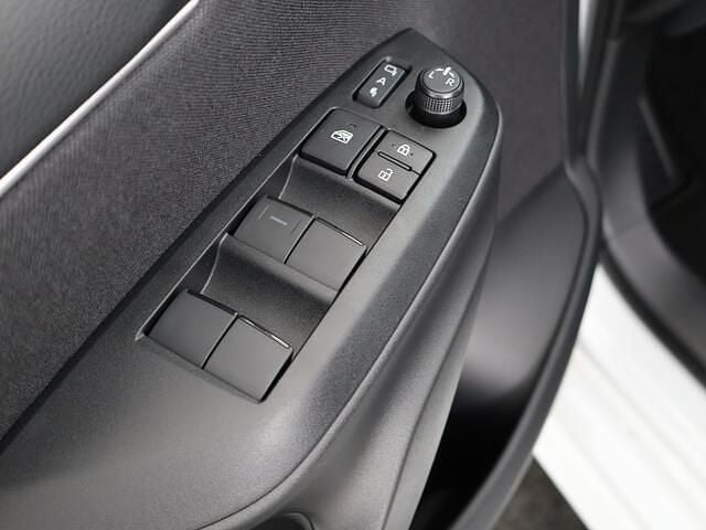 Nieuw Toyota Yaris Executive 131 PK (96 kW) 2025 Wit Hatchback