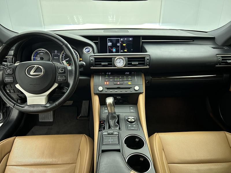 Occasion Lexus RC300h Luxury Line 223 PK (164 kW) 2016 Grijs metallic Coupé