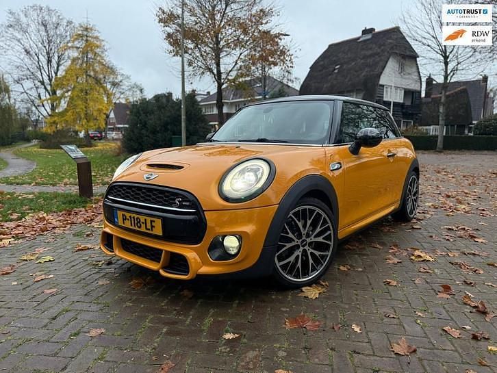 Oranje (metallic) Gebruikt 2015 Mini John Cooper Works Sport Hatchback | € 13.995 (Eerlijke prijs) - Afbeelding 1/4
