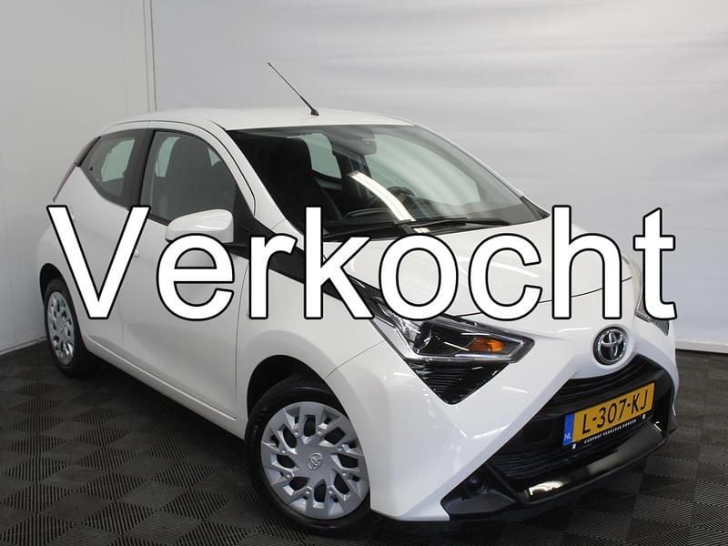 Wit Gebruikt 2021 Toyota Aygo X-play Hatchback | € 11.400 (Eerlijke prijs) - Afbeelding 1/4