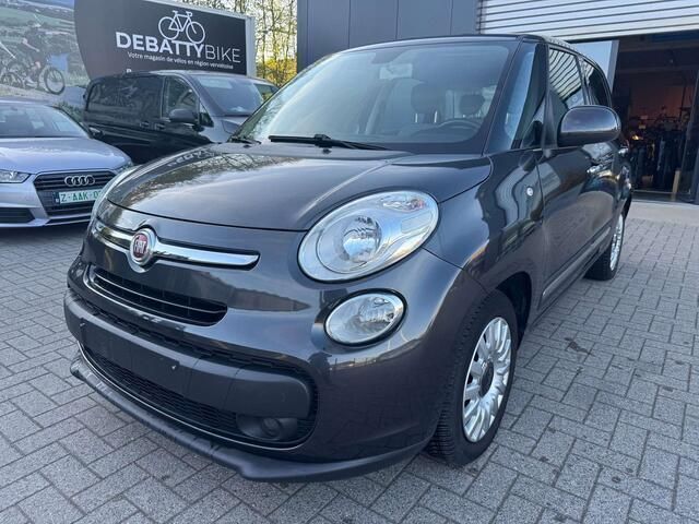 Grijs Gebruikt 2015 Fiat 500L Lounge MPV | € 8.499 - Afbeelding 1/4