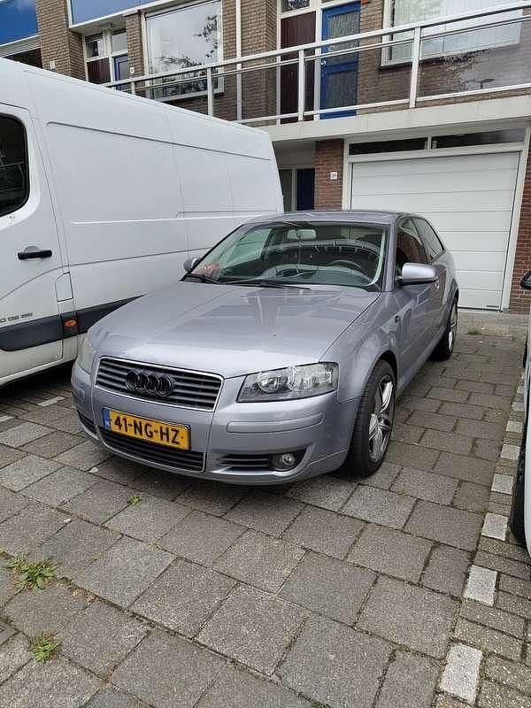 Zilver Occasion 2003 Audi A3 Ambition Hatchback | € 700 (Super prijs) - Afbeelding 1/4