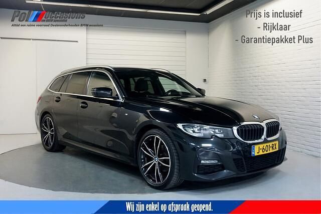 Zwart (metallic) Occasion 2020 BMW 318 M Sport Stationwagen | € 24.900 (Eerlijke prijs) - Afbeelding 1/4