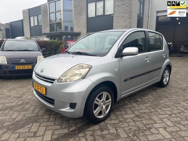 Grijs Gebruikt 2008 Daihatsu Sirion Hatchback | € 2.150 (Eerlijke prijs) - Afbeelding 1/4