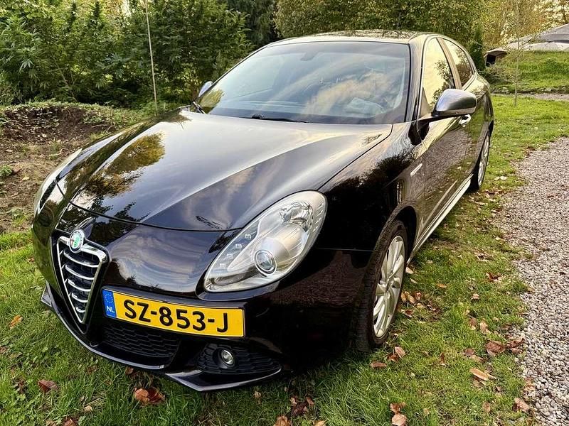 Bruin Gebruikt 2012 Alfa Romeo Giulietta Distinctive Hatchback | € 6.500 (Eerlijke prijs) - Afbeelding 1/1