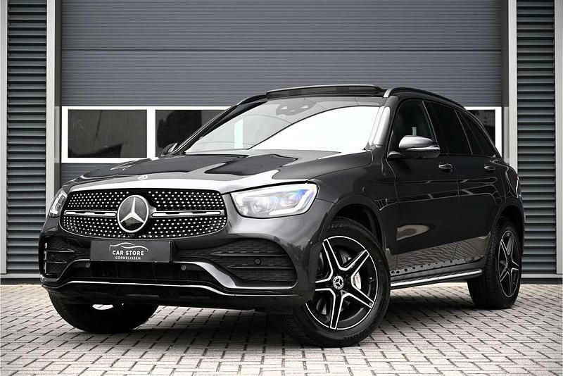 Grijs Gebruikt 2020 Mercedes GLC300e AMG SUV | € 43.950 (Iets duurder) - Afbeelding 1/4