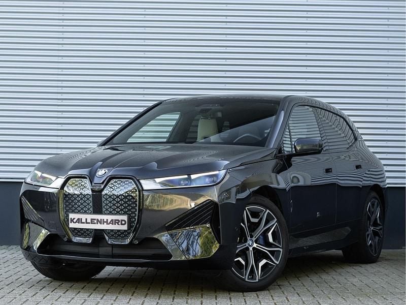 Grijs Gebruikt 2024 BMW iX Sport Line SUV | € 67.875 (Goede deal) - Afbeelding 1/4