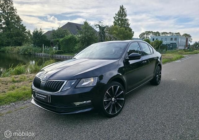 Zwart Gebruikt 2019 Skoda Octavia Hatchback | € 15.995 (Eerlijke prijs) - Afbeelding 1/4