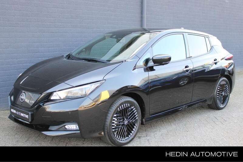 Zwart Nieuw 2025 Nissan Leaf Tekna Hatchback | € 22.599 - Afbeelding 1/4