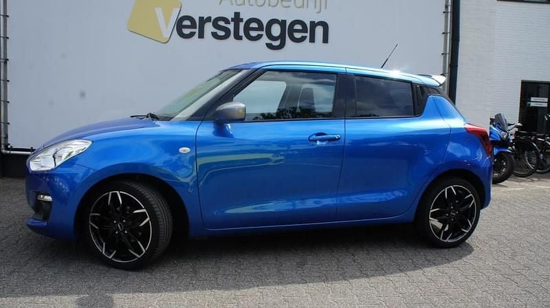 Blauw Gebruikt 2018 Suzuki Swift Hatchback | € 12.950 (Eerlijke prijs) - Afbeelding 1/4