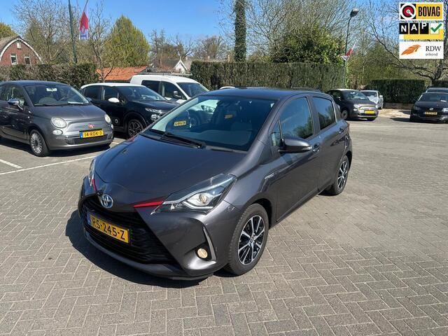 Grijs Gebruikt 2018 Toyota Yaris Design Hatchback | € 11.950 (Eerlijke prijs) - Afbeelding 1/4