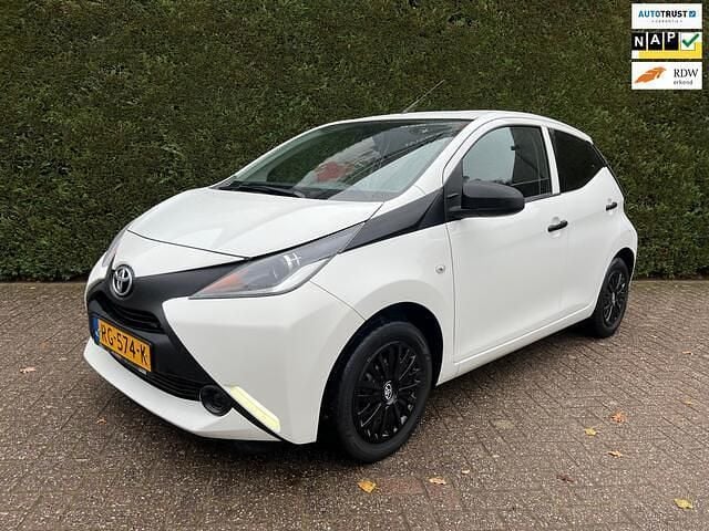 Wit Gebruikt 2017 Toyota Aygo Hatchback | € 7.850 (Eerlijke prijs) - Afbeelding 1/4