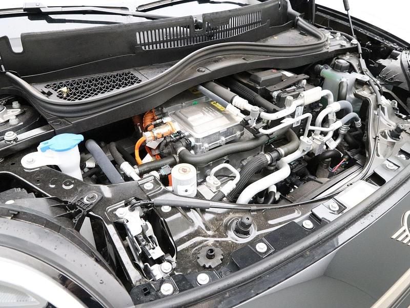 Occasion Mini Cooper SE Favoured 160 kW (218 PK) 2024 Zwart Hatchback