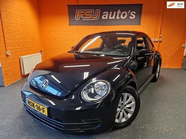 Zwart (metallic) Gebruikt 2013 VW Beetle Design Hatchback | € 9.950 (Eerlijke prijs) - Afbeelding 1/4