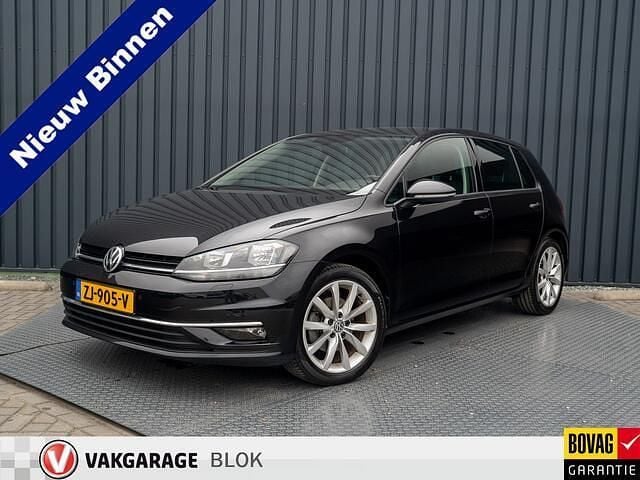 Zwart Gebruikt 2018 VW Golf VII Highline Hatchback | € 19.945 (Eerlijke prijs) - Afbeelding 1/4