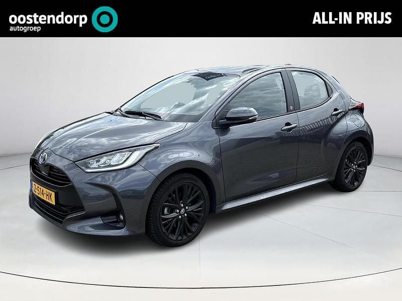 Grijs Gebruikt 2023 Toyota Yaris Hybrid Team Hatchback | € 23.950 (Eerlijke prijs) - Afbeelding 1/4