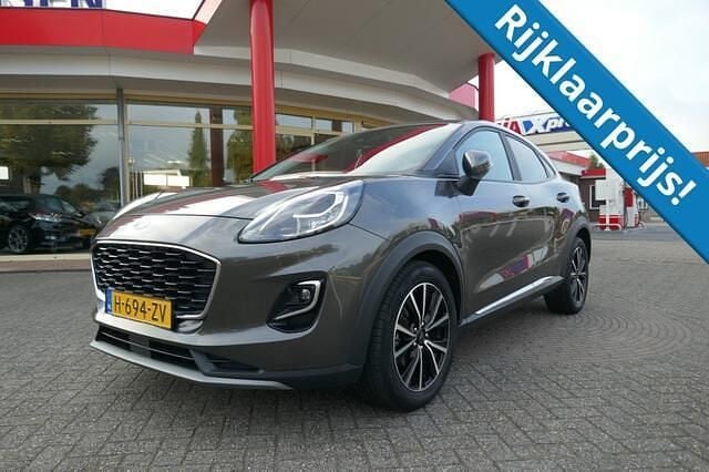 Grijs, metallic lak Gebruikt 2020 Ford Puma Titanium SUV | € 18.950 (Eerlijke prijs) - Afbeelding 1/4
