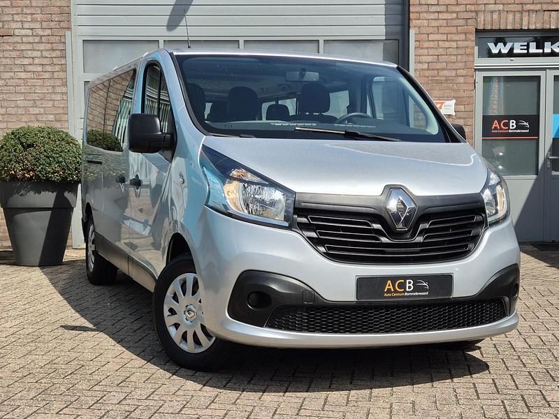 Grijs Gebruikt 2016 Renault Trafic Authentique Van | € 19.250 - Afbeelding 1/4