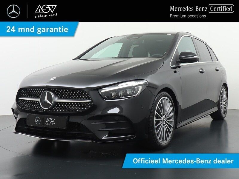 Zwart Gebruikt 2024 Mercedes B180 AMG line MPV | € 42.895 (Eerlijke prijs) - Afbeelding 1/4