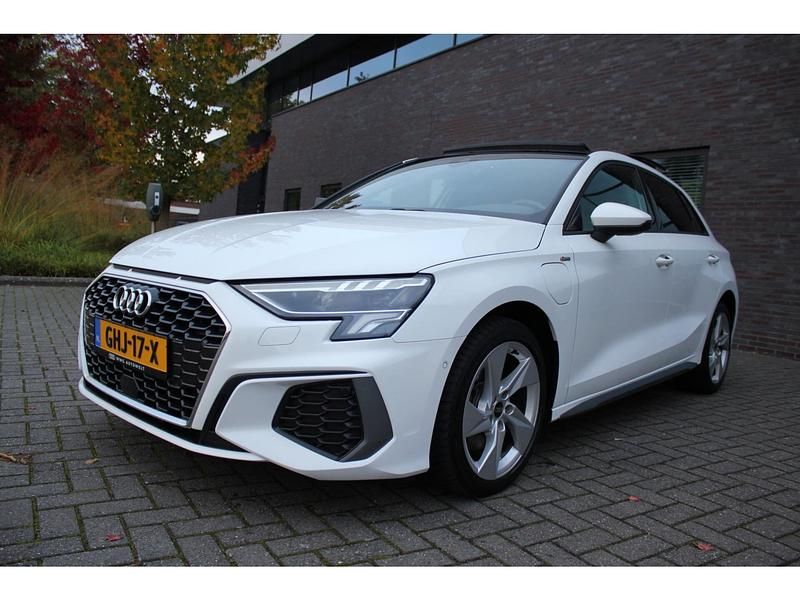 Occasion Audi A3 Advanced 150 PK (110 kW) 2022 Wit Hatchback