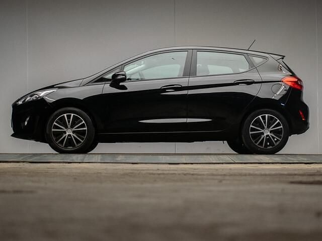 Zwart Gebruikt 2018 Ford Fiesta Trend Hatchback | € 9.940 (Eerlijke prijs) - Afbeelding 1/4