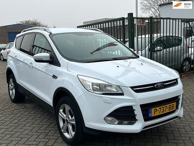 Wit Occasion 2015 Ford Kuga Titanium SUV | € 9.999 (Goede deal) - Afbeelding 1/4