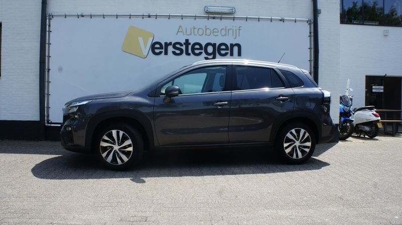 Grijs Gebruikt 2024 Suzuki SX4 S-Cross Style SUV | € 30.950 (Iets duurder) - Afbeelding 1/4