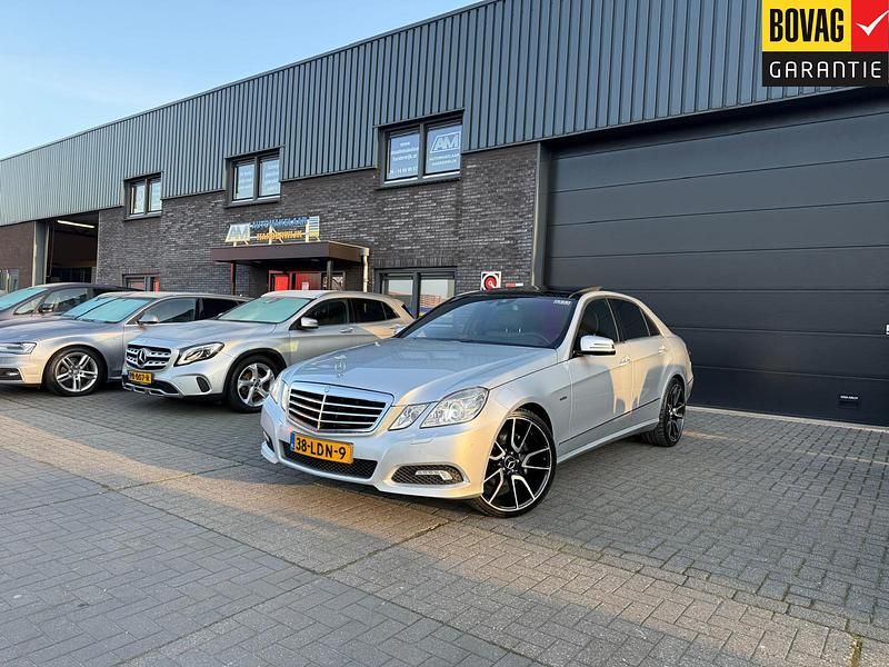 Grijs Occasion 2010 Mercedes E350 Avantgarde Sedan | € 14.950 (Eerlijke prijs) - Afbeelding 1/4