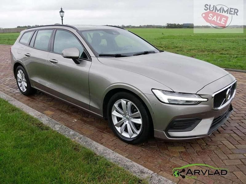 Grijs, metallic lak Gebruikt 2018 Volvo V60 Momentum Stationwagen | € 13.310 (Super prijs) - Afbeelding 1/4