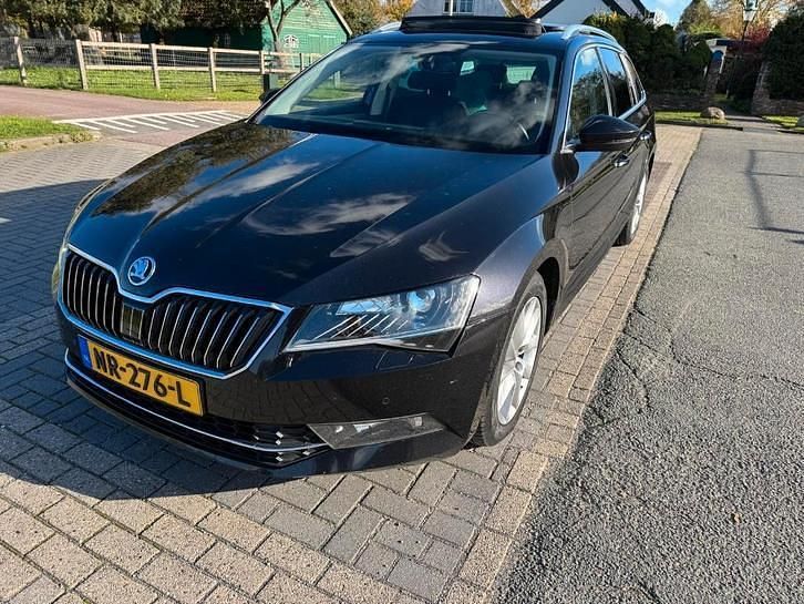 Occasion 2017 Skoda Superb Stationwagen | € 12.490 (Duur) - Afbeelding 1/4