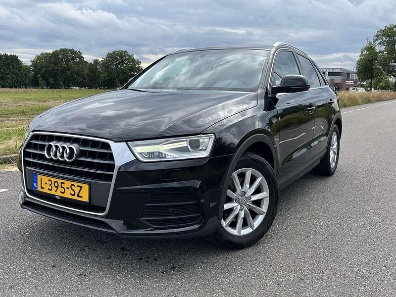 Zwart Gebruikt 2015 Audi Q3 SUV | € 12.000 (Eerlijke prijs) - Afbeelding 1/4