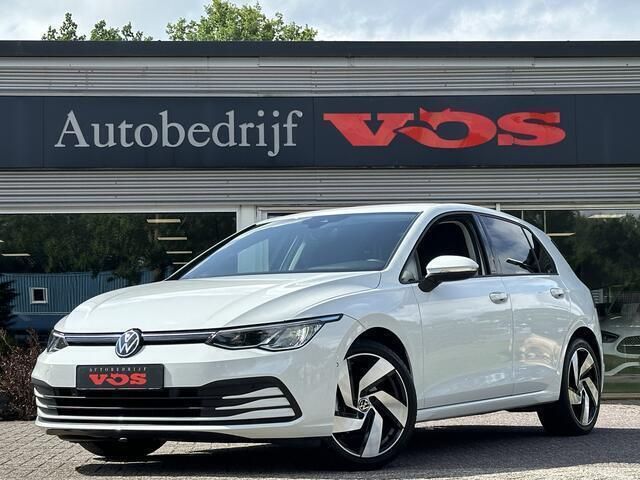 Wit Gebruikt 2023 VW Golf VIII Business Hatchback | € 24.900 (Eerlijke prijs) - Afbeelding 1/4