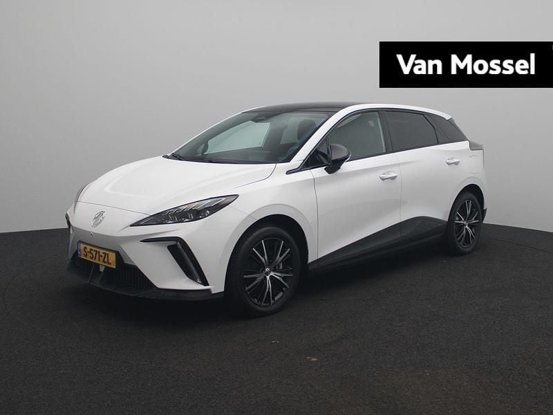 Wit Gebruikt 2023 MG MG4 EV Luxury Hatchback | € 22.999 (Eerlijke prijs) - Afbeelding 1/4