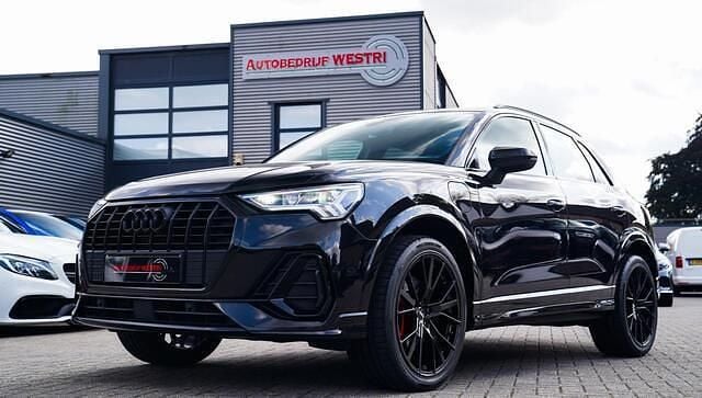 Zwart Gebruikt 2022 Audi Q3 Business SUV | € 30.995 (Iets duurder) - Afbeelding 1/4