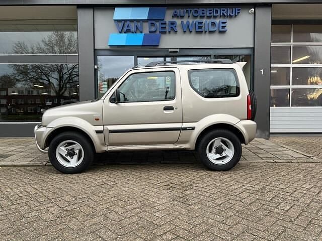 Beige (metallic) Gebruikt 2004 Suzuki Jimny Limited SUV | € 6.750 (Eerlijke prijs) - Afbeelding 1/4