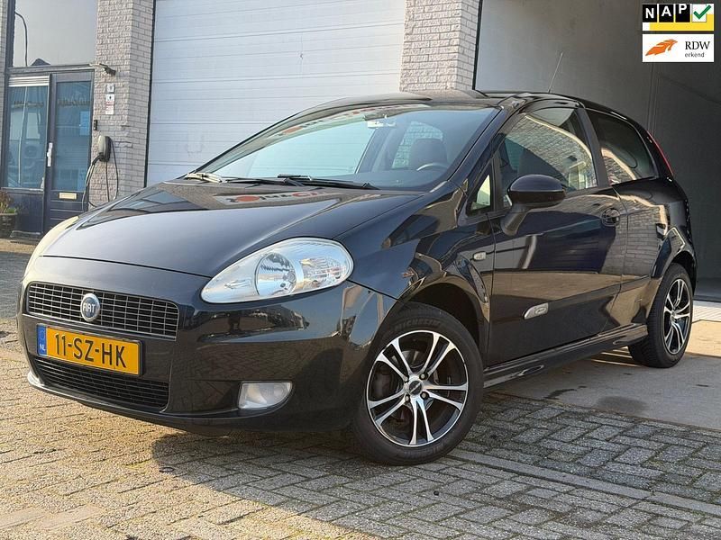 Zwart Occasion 2006 Fiat Punto Hatchback | € 1.950 (Eerlijke prijs) - Afbeelding 1/4