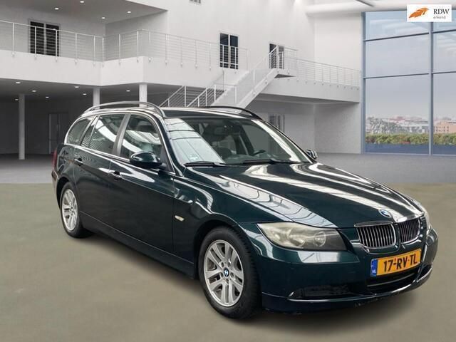 Groen Gebruikt 2005 BMW 325 Executive Stationwagen | € 2.950 (Goede deal) - Afbeelding 1/4