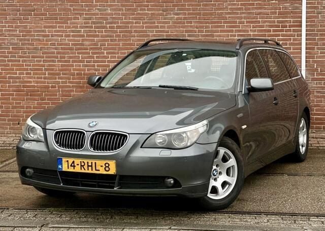 Grijs Gebruikt 2006 BMW 523 Executive Stationwagen | € 5.950 (Eerlijke prijs) - Afbeelding 1/4