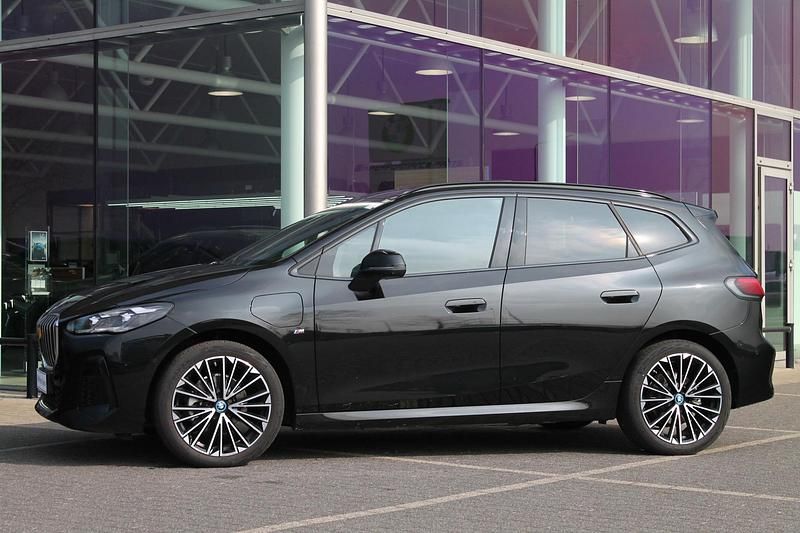 Occasion BMW 225 Active Tourer Comfort Edition 245 PK (180 kW) 2024 Saphirschwarz (donker zwart metallic) MPV