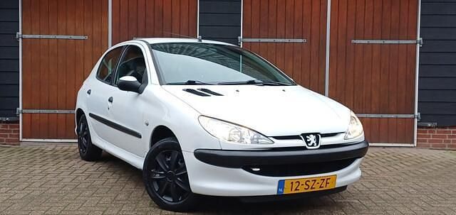 Wit Gebruikt 2006 Peugeot 206 Hatchback | € 1.750 (Eerlijke prijs) - Afbeelding 1/4