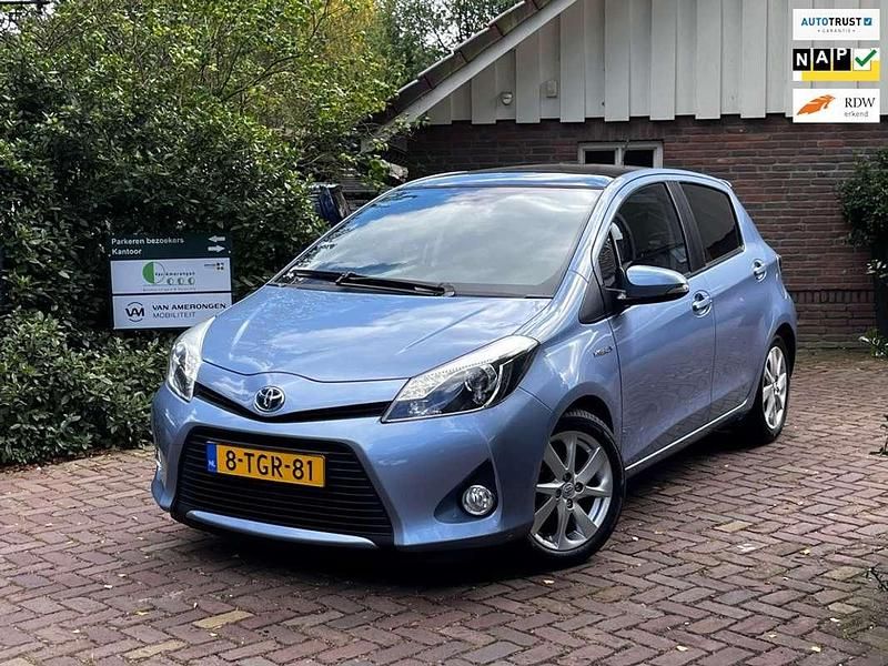 Blauw (metallic) Gebruikt 2014 Toyota Yaris Hybrid Hatchback | € 10.390 (Iets duurder) - Afbeelding 1/4