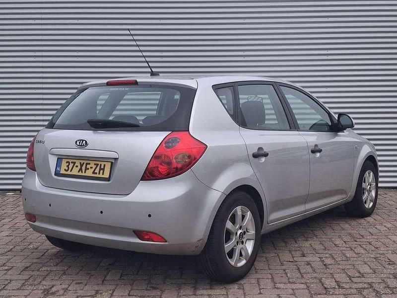 Occasion Kia Ceed 109 PK (80 kW) 2007 Grijs (metallic) Hatchback