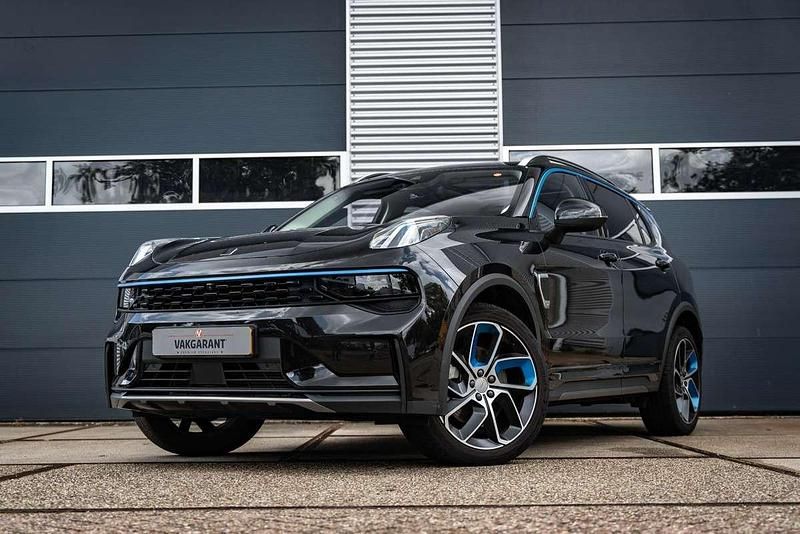Zwart Gebruikt 2023 Lynk & Co 01 SUV | € 27.999 (Eerlijke prijs) - Afbeelding 1/4