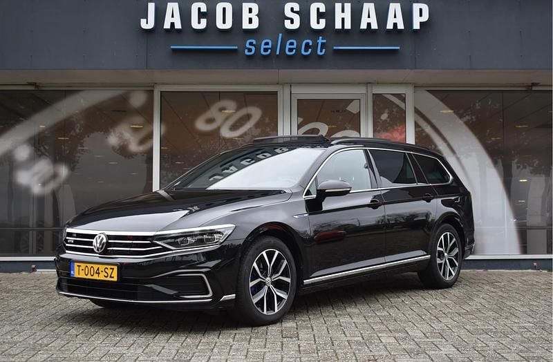 Zwart Gebruikt 2019 VW Passat Business Stationwagen | € 19.500 (Goede deal) - Afbeelding 1/3