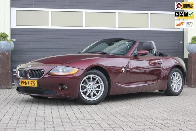 Rood, metallic lak Gebruikt 2003 BMW Z4 Cabriolet | € 9.900 (Eerlijke prijs) - Afbeelding 1/4