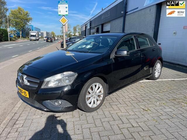 Zwart Gebruikt 2015 Mercedes A180 Hatchback | € 3.795 (Eerlijke prijs) - Afbeelding 1/4