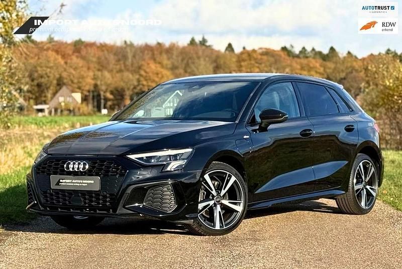Zwart (metallic) Gebruikt 2021 Audi A3 Sportback e-tron S-Line Hatchback | € 26.450 (Super prijs) - Afbeelding 1/4