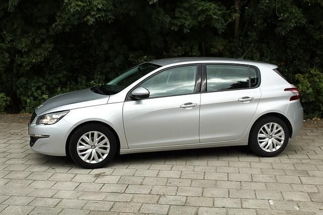 Grijs Gebruikt 2015 Peugeot 308 Hatchback | € 7.449 (Eerlijke prijs) - Afbeelding 1/4
